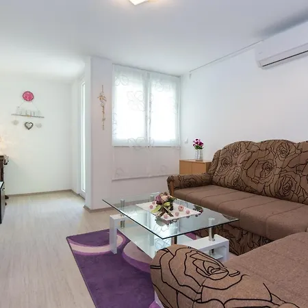 Ana Apartman